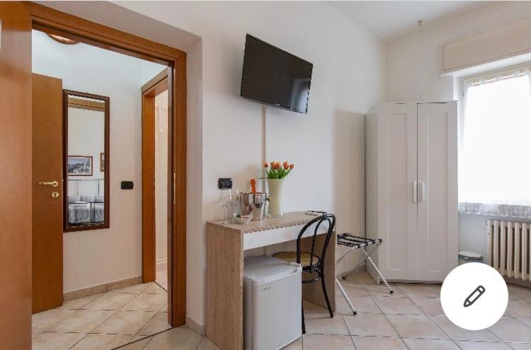 La Terrazza Hotel Peschiera del Garda Luaran gambar