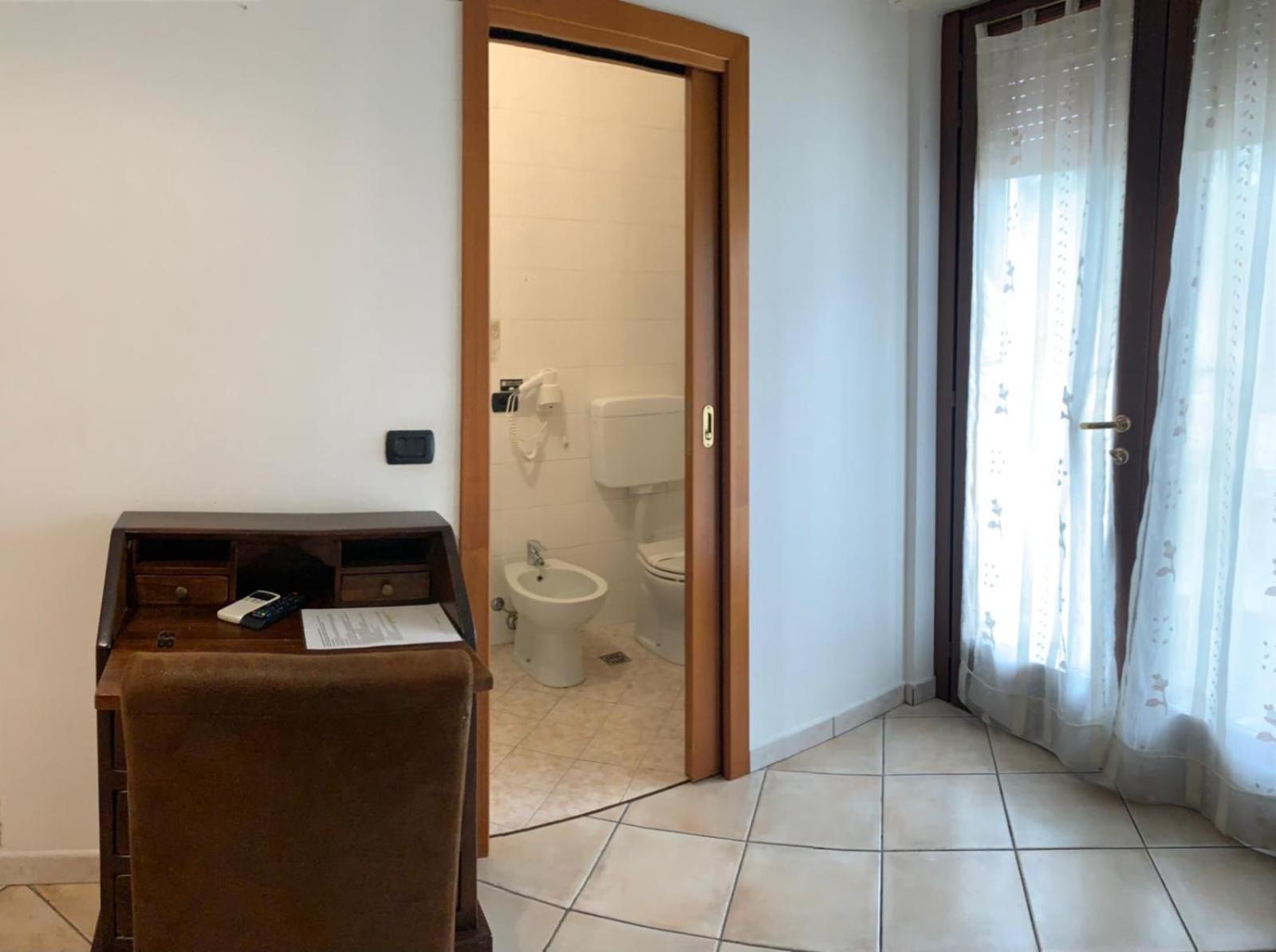 La Terrazza Hotel Peschiera del Garda Luaran gambar