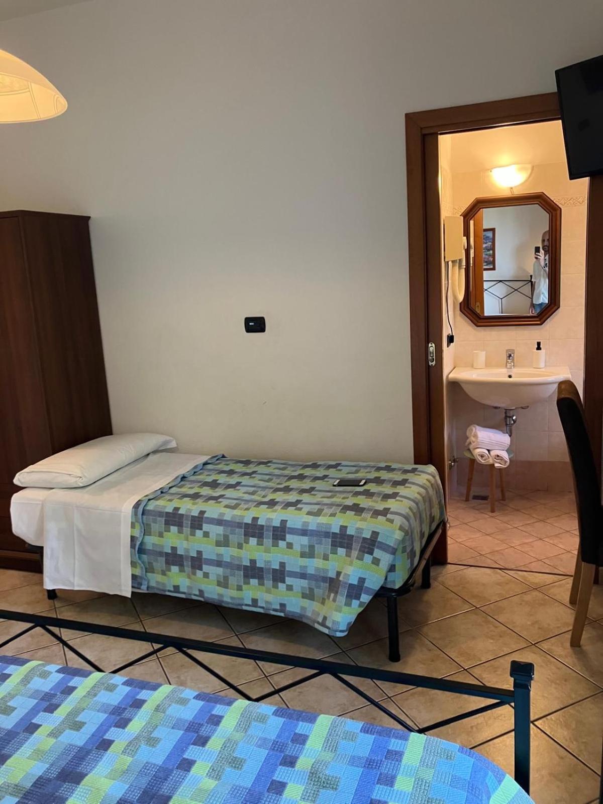 La Terrazza Hotel Peschiera del Garda Luaran gambar